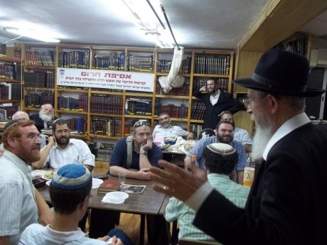 תפילה לזכר הלוחמים שנפלו בירושלים היא עילה לחקירה