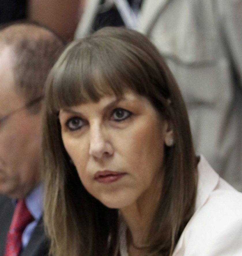 לבנת לנתן זך: "זקנותך מביישת את נעוריך"