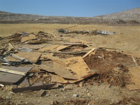 אחרי ההריסה: במעוז אסתר החלו לבנות את המאחז מחדש