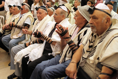 הנקמה בגרמנים: ניצולי שואה חגגו 'בר מצוה' בכותל