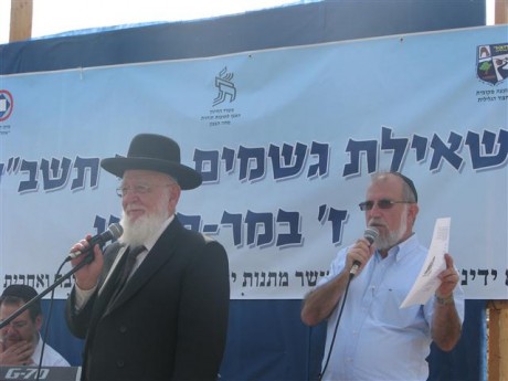 ז' בחשון: 1,500 תלמידים התפללו לגשם בציון חוני המעגל