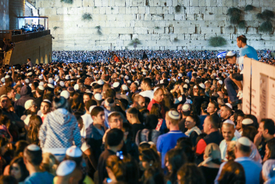 בחצות: בני עקיבא מארגנת תפילה המונית בכותל המערבי