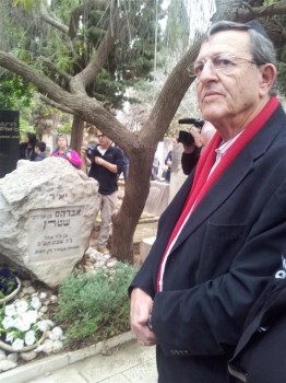 עשרות באזכרה למפקד הלח"י אברהם (יאיר) שטרן הי"ד