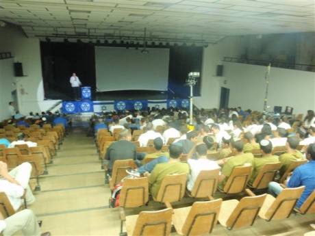תנועת 'עזרא': איפה אנחנו מול הפייסבוק והסמרטפון