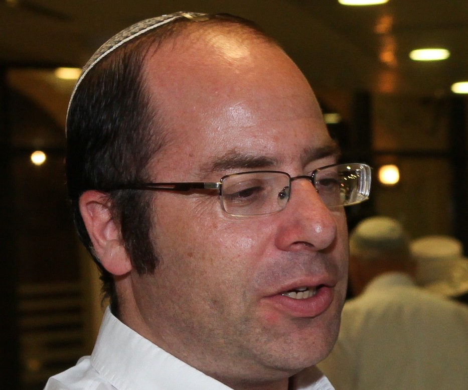 הרב אמנון בזק: ראוי שהרב דרוקמן יחזור בו