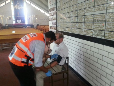 אלמונים שוב ריססו צלבים על קירות בית כנסת בבת ים