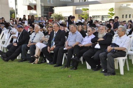 הרב הרשקוביץ העניק תארים לבוגרי 'מכללת שאנן' והתרגש