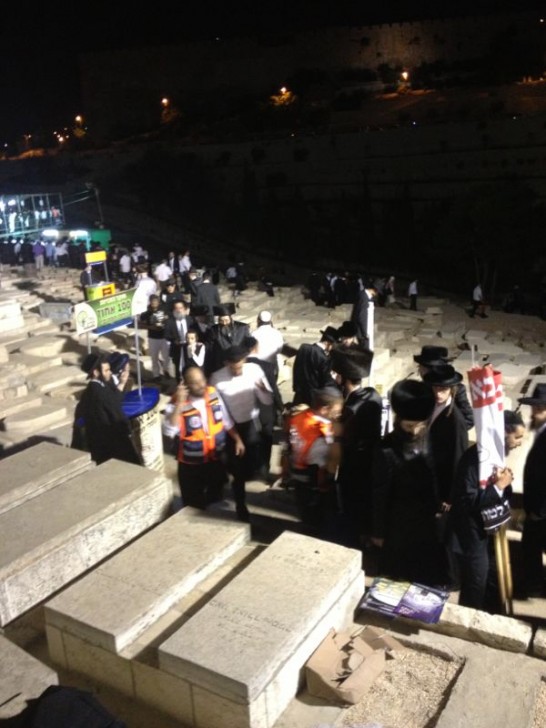 פותחים שערי שמים: צפו בתפילות בציון האור החיים