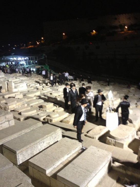 פותחים שערי שמים: צפו בתפילות בציון האור החיים