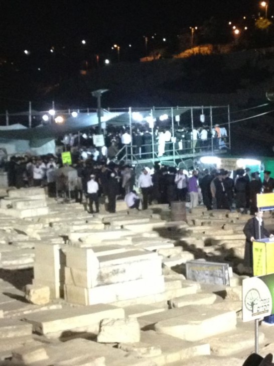 פותחים שערי שמים: צפו בתפילות בציון האור החיים