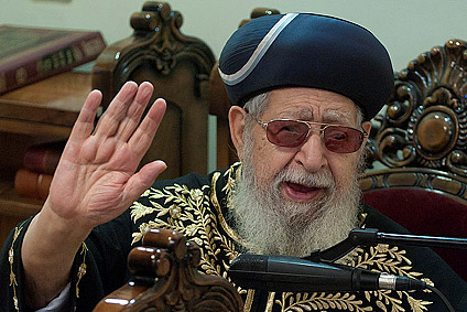 גם במרכז הרב: תפילות לרפואת הרב עובדיה יוסף