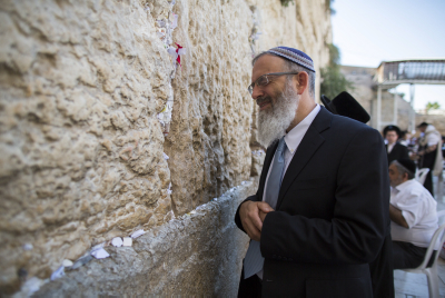 יומן בחירות: מסתמן כי הרב סתיו ביתרון קל על הרב לאו