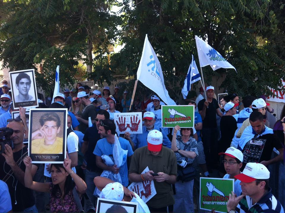 שטבון בהפגנה נגד שחרור הרוצחים: אין לבית היהודי מקום בממשלה כזאת