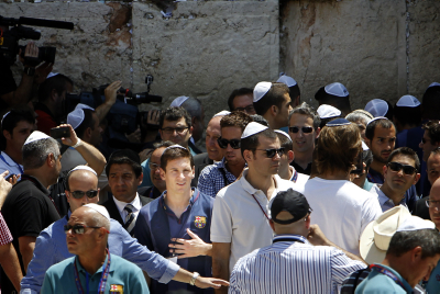 נוסח ספרד: שחקני ברצלונה הגיעו לתפילה בכותל המערבי
