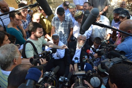 גלרית תמונות מיום הדין: רגעי ההכרעה הדרמטיים במשפט הרב מרדכי אלון