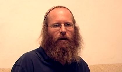 צפו: משפחת אלברט משחזרת את המעצר האלים