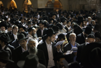 רבבות בתפילה בכותל המערבי לרפואת הרב עובדיה יוסף