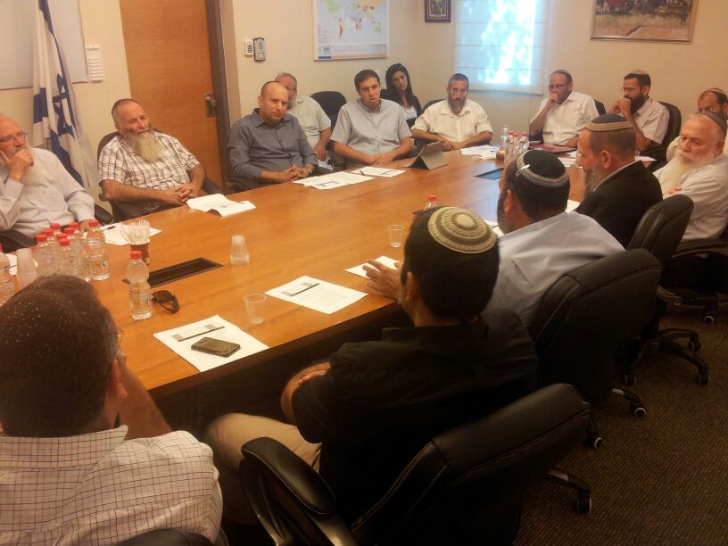 בנט נפגש עם ראשי הישיבות הציוניות: 65 מיליון שקלים יועברו בשבוע הבא