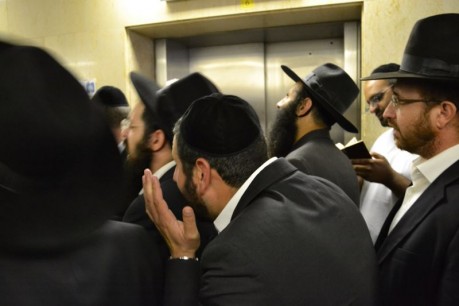 גלריה: התפילות בבית החולים לרפואת הרב יוסף