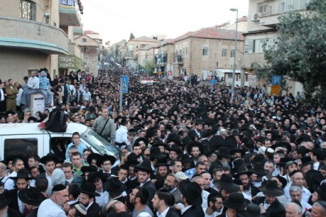 גלריית תמונות: מאות אלפים גודשים את הרחובות
