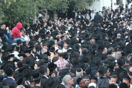 גלריית תמונות: מאות אלפים גודשים את הרחובות