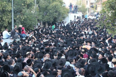 גלריית תמונות: מאות אלפים גודשים את הרחובות