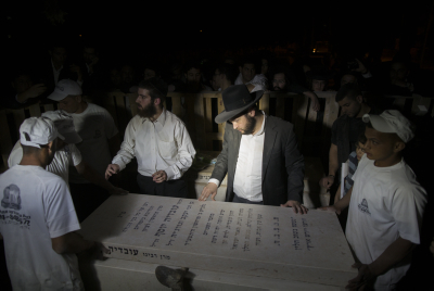 פה נטמן: הוקמה מצבה לרב עובדיה יוסף זצ"ל