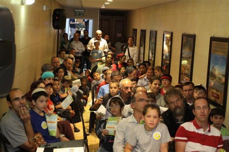 י"א בחשון: תפילת ילדים המונית בקבר רחל