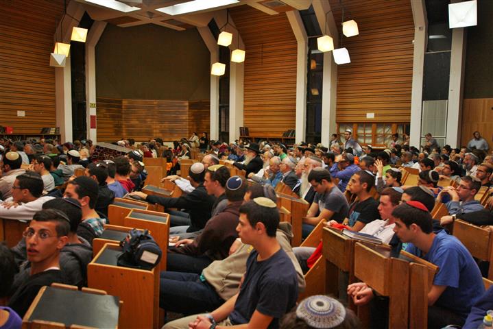 פעם בחורים דתיים היו מורידים את הכיפה מבושה, אבל היום יש גאוות יחידה