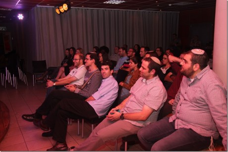 צעירי הבית היהודי חגגו נר ראשון בסטנדאפ פוליטי