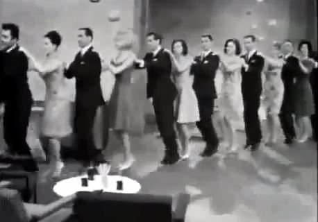בניגוד לשמועות 'ריקוד הפינגווינים' אינו במקור מגרמניה הנאצית