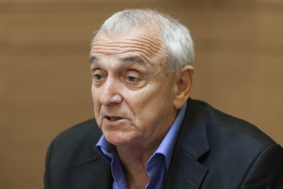 פעילים בליכוד לנתניהו: פטר את אהרונוביץ'