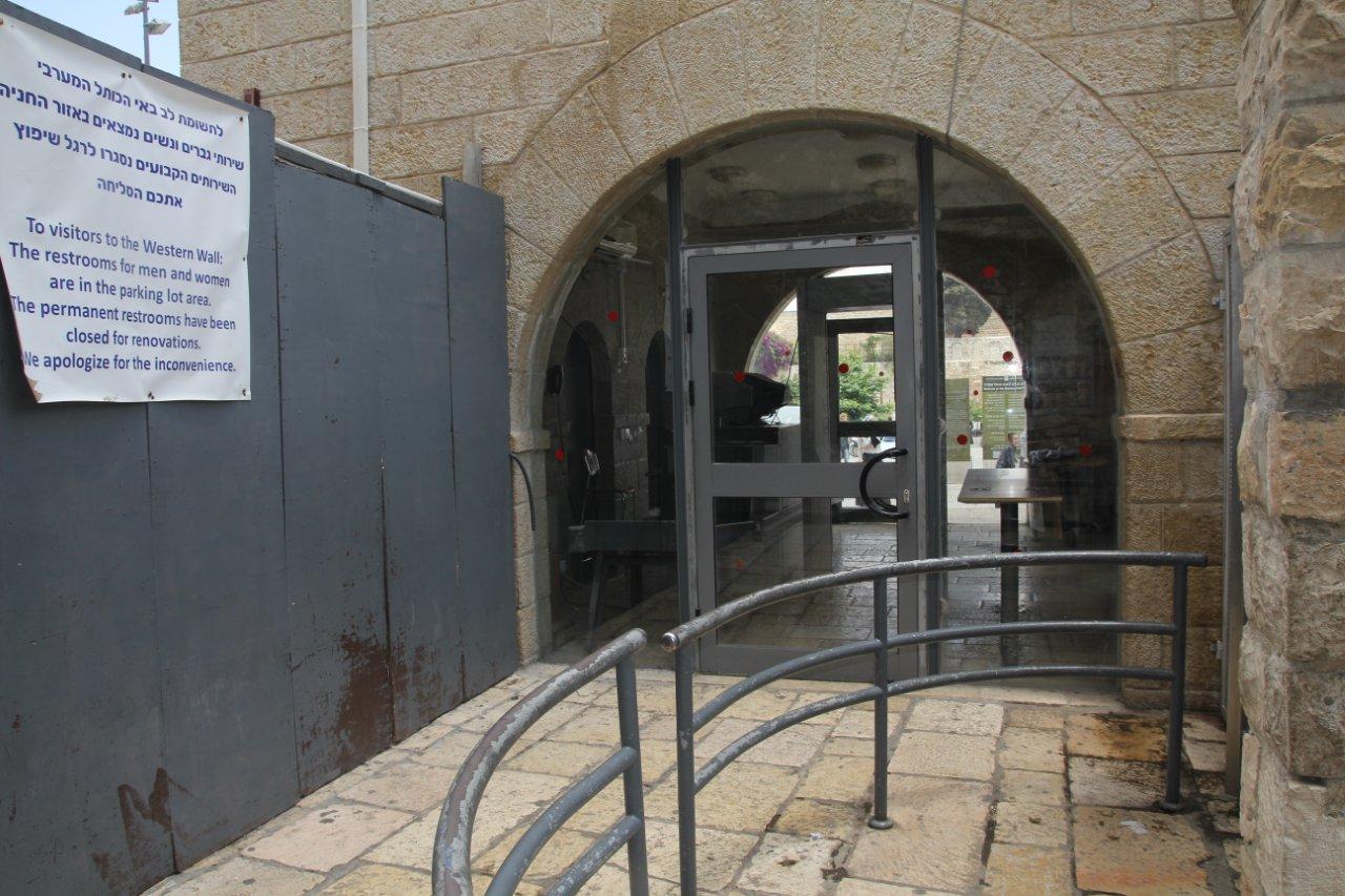 גם הבוקר: שני שערי כניסה לכותל המערבי נסגרו