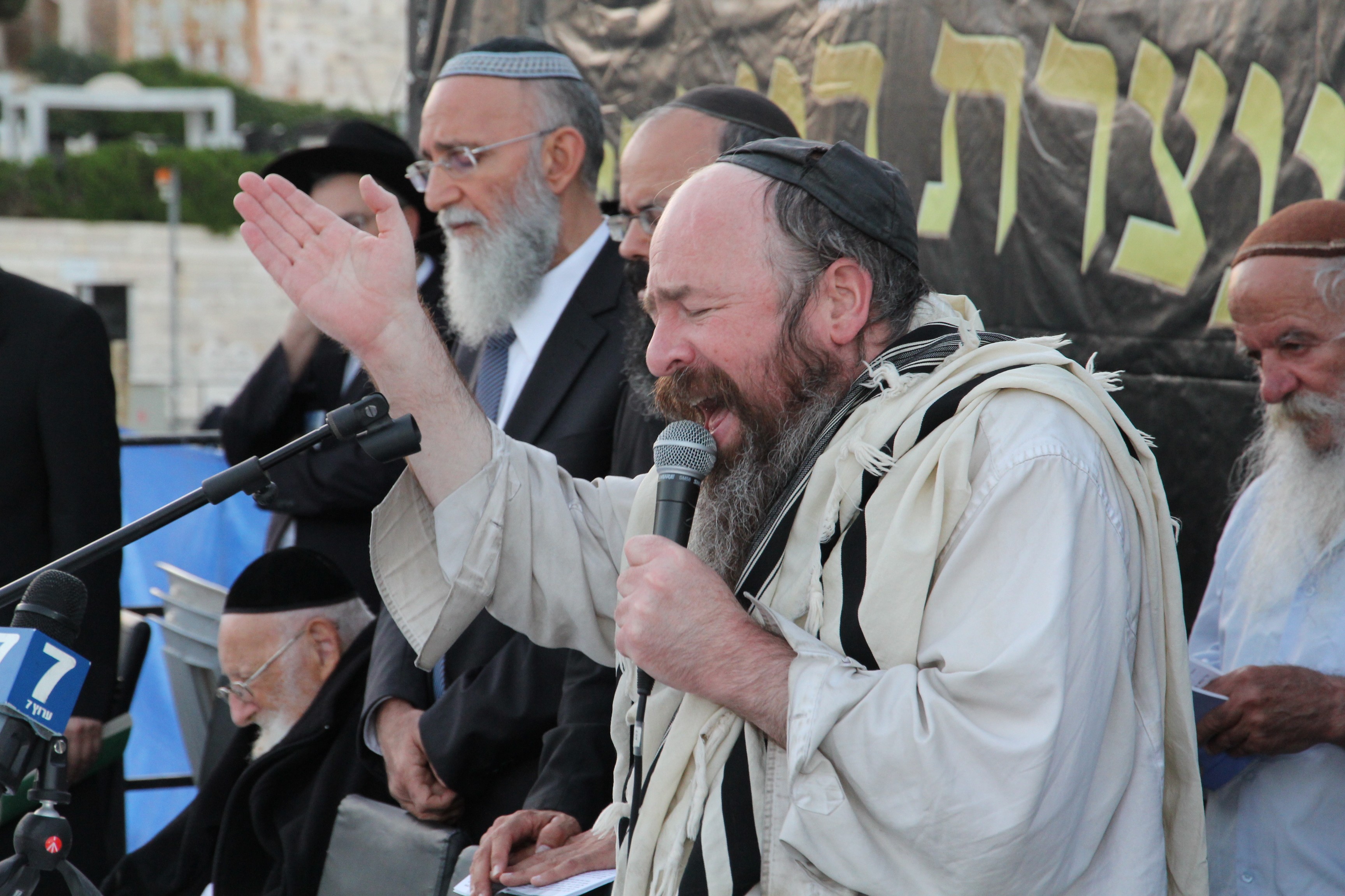 זו הסיבה למתקפה של הרב עדס על בצלאל סמוטריץ'