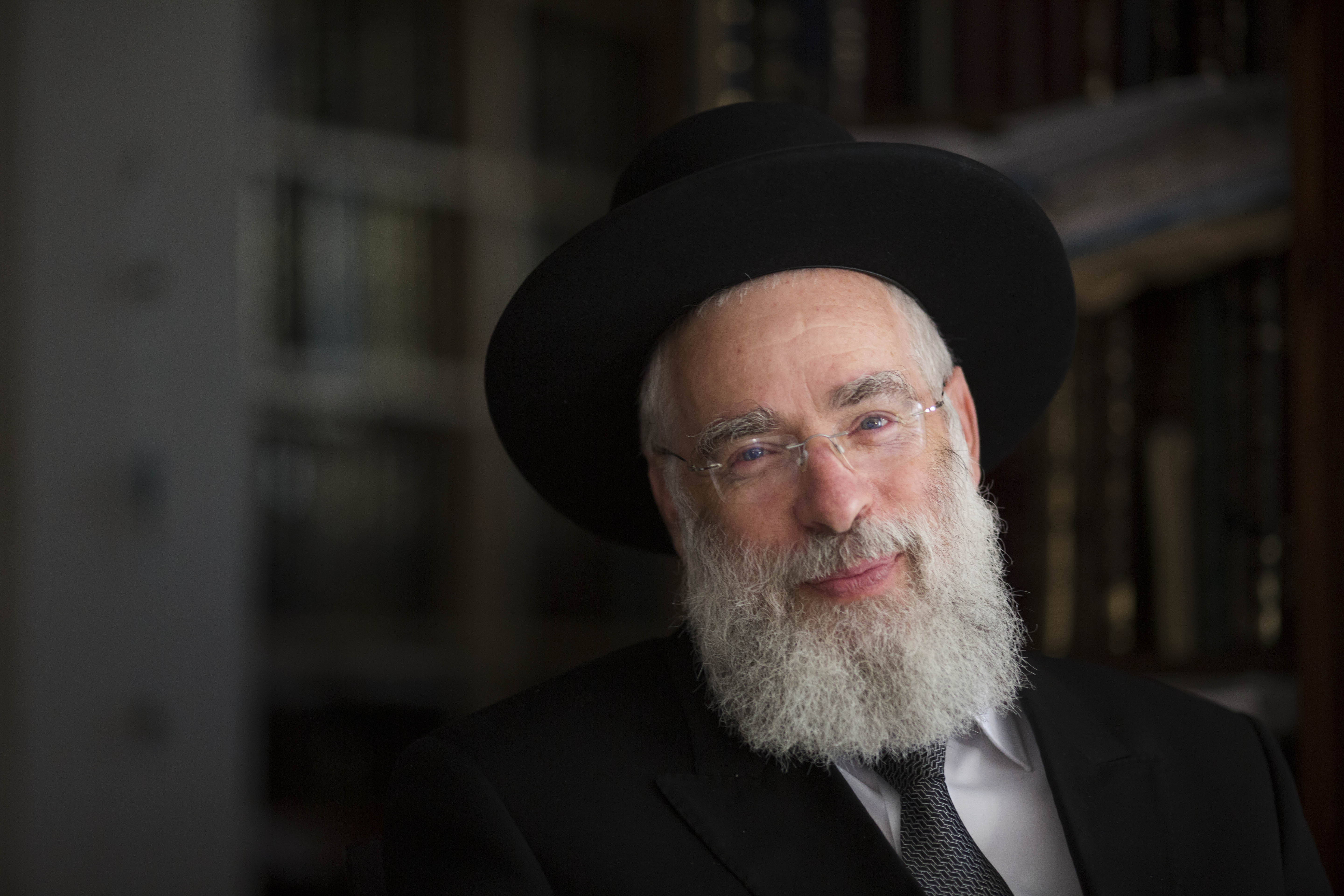 הרב שפירא: כסף מהקרן – כמו חטא המרגלים