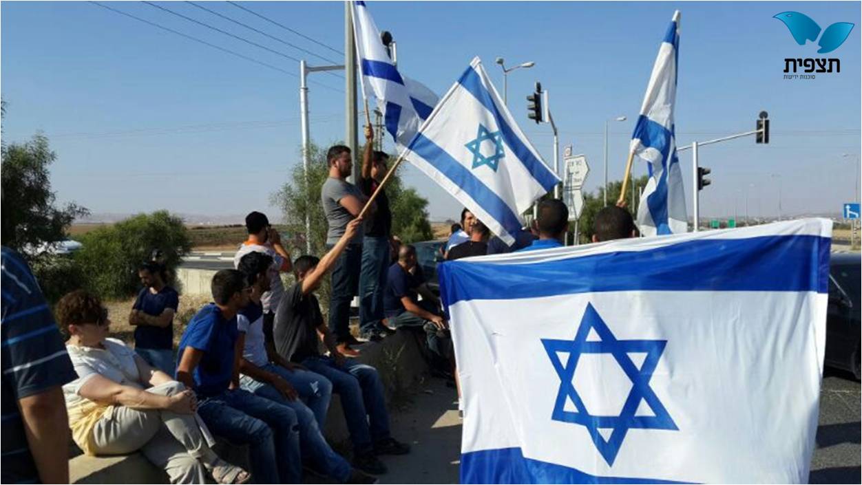 מפגינים מול התפרעויות הבדואים בדרום