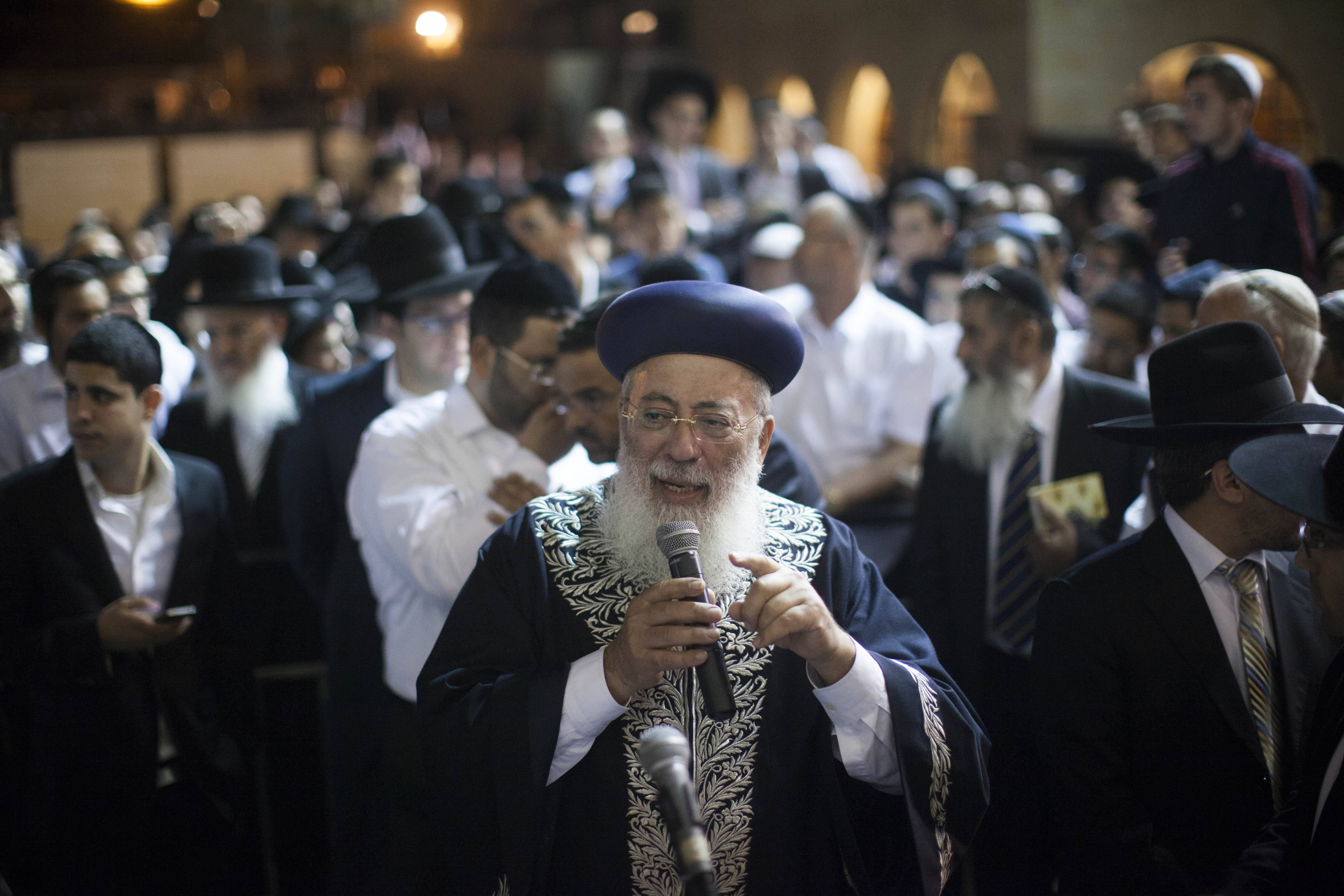 אמש בכותל: תפילה המונית בראשות הרב שלמה עמאר