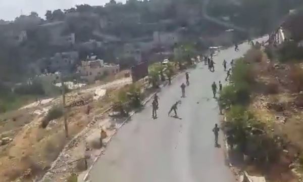 צפו: מחבלים מיידים אבנים ומטעני צינור על פילבוקס