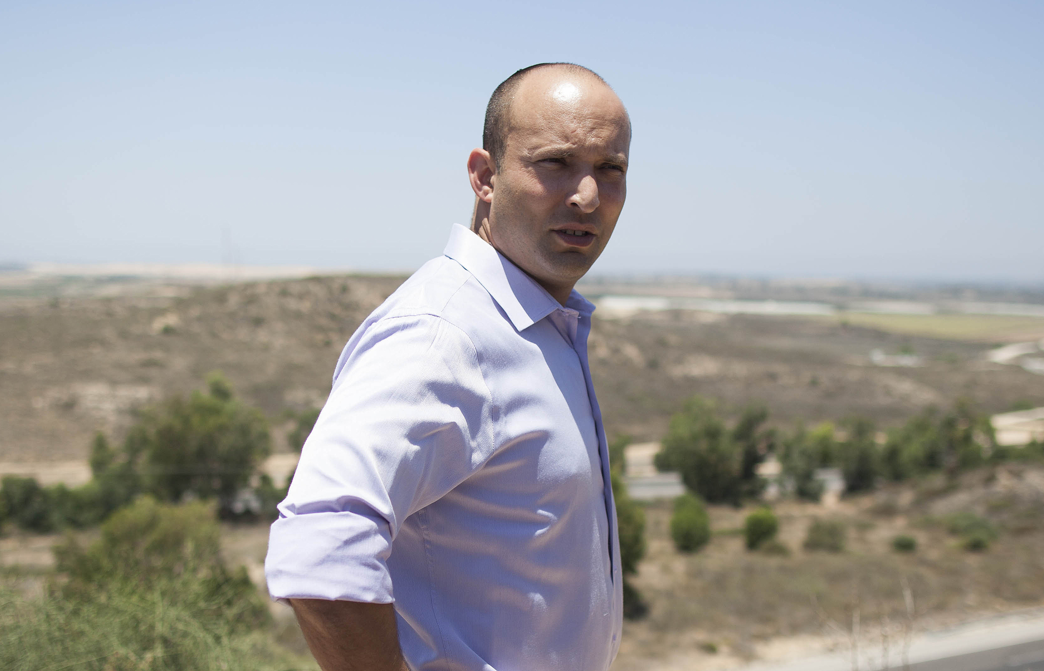 בנט לחיילים: "תרימו את הראש, זה לא נגמר"