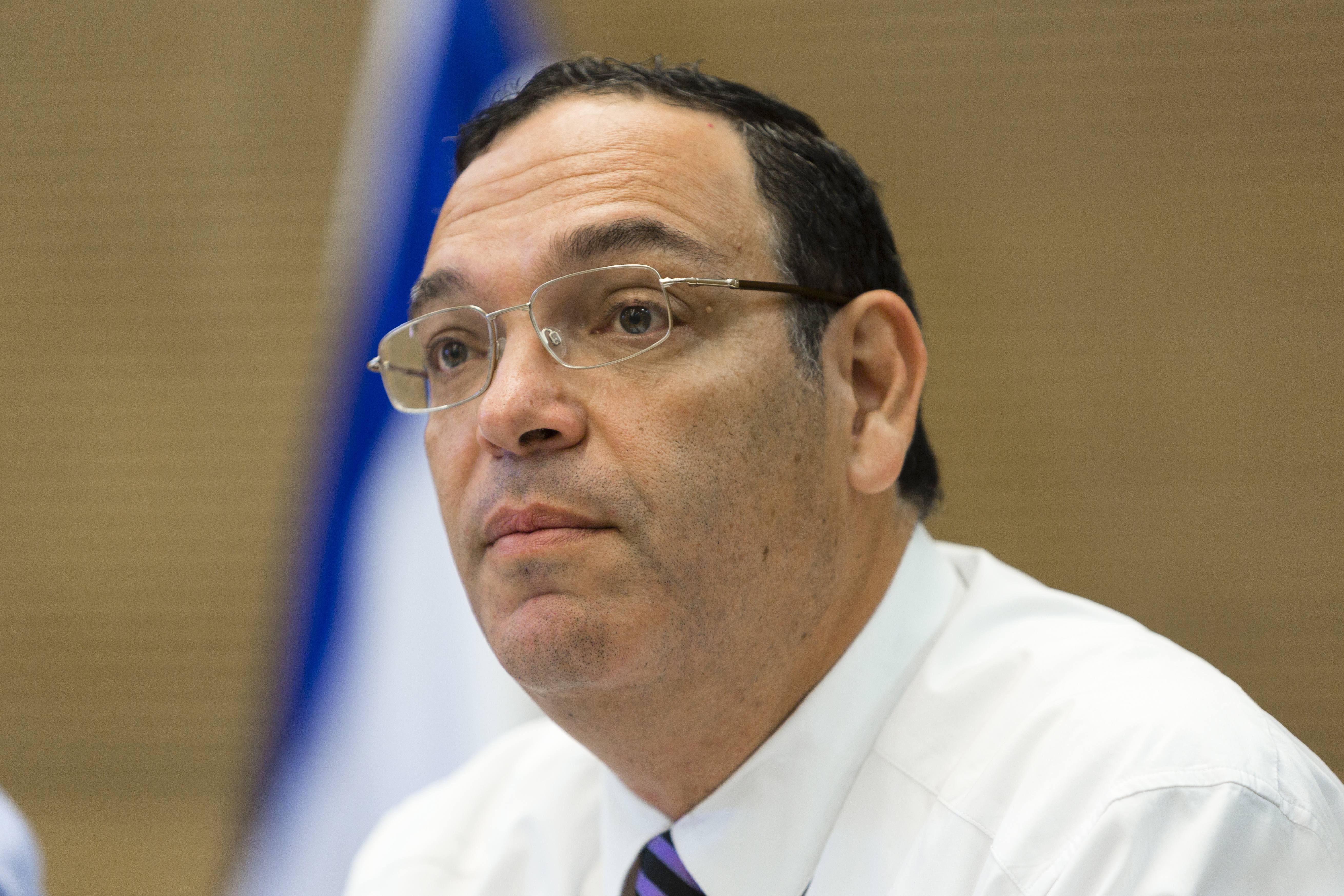 הרב פירון תובע את 'חותם' לדין תורה; מי יהיה הדיין?