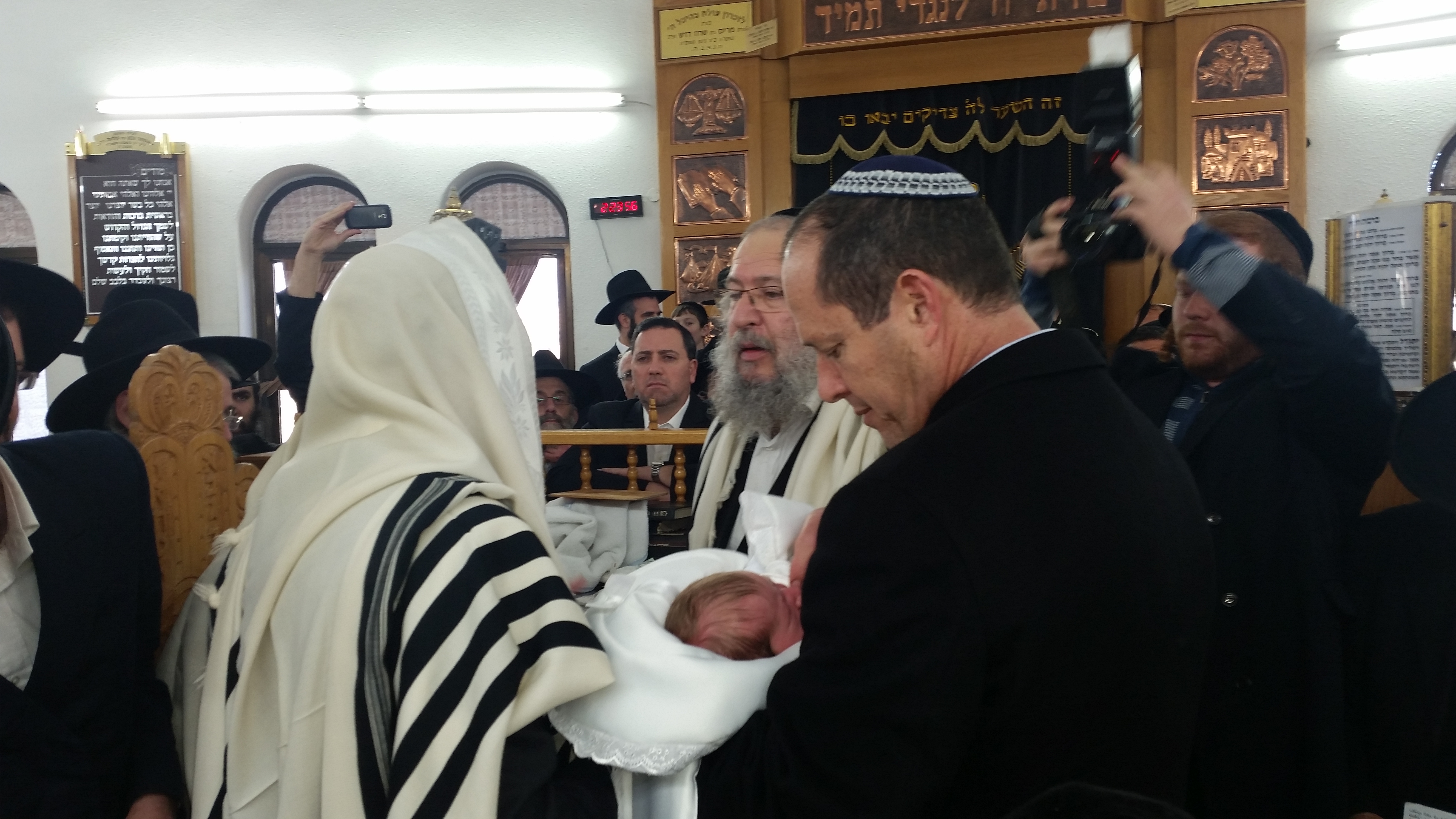ברקת השתתף בברית המילה של משפחת גרוס