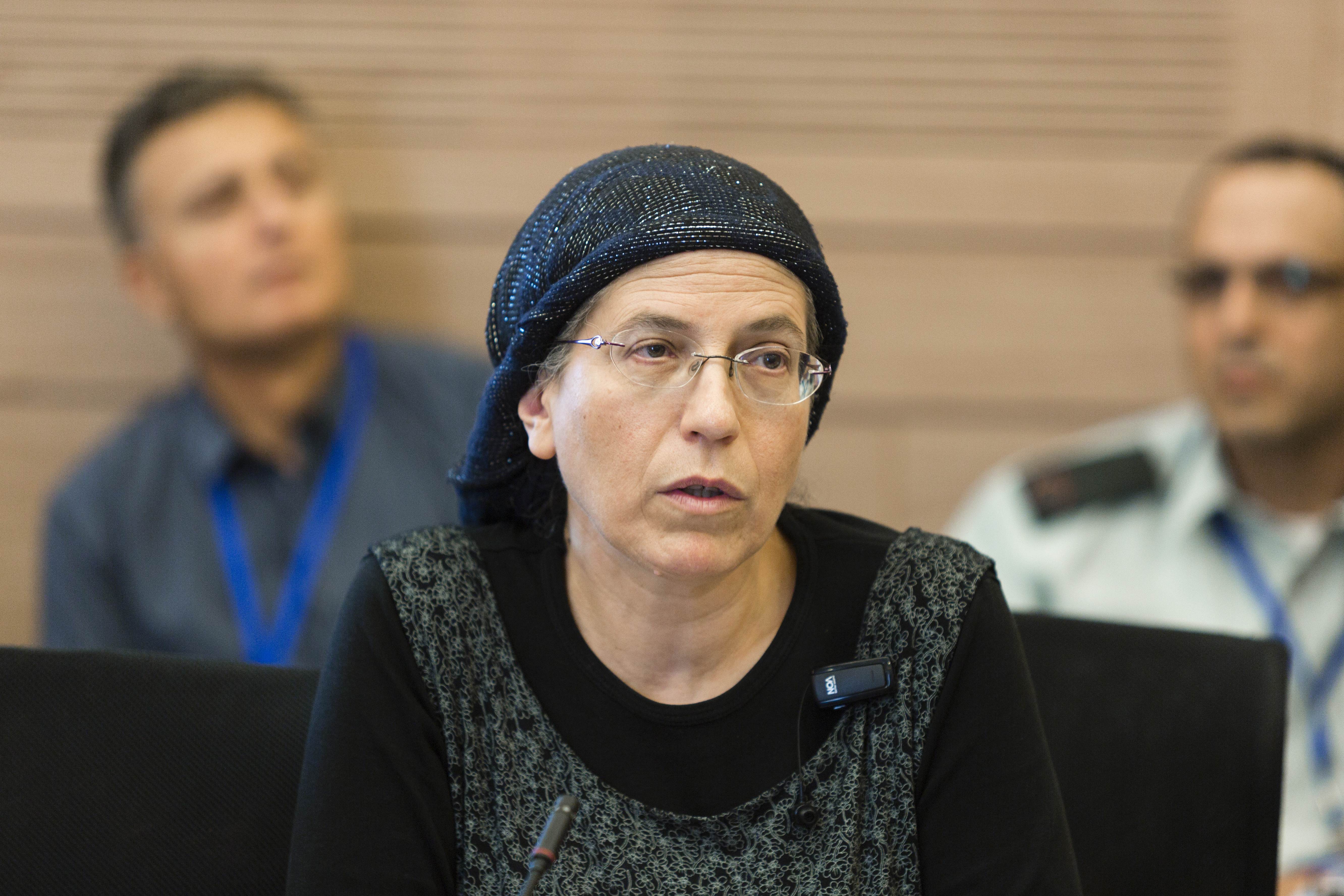 בנט יודע?: סטרוק תמנע בהעלאת שכר המינימום