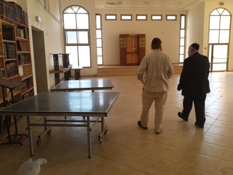 הצצה ל'עוד יוסף חי': הכיתות הפכו לחדרי שינה