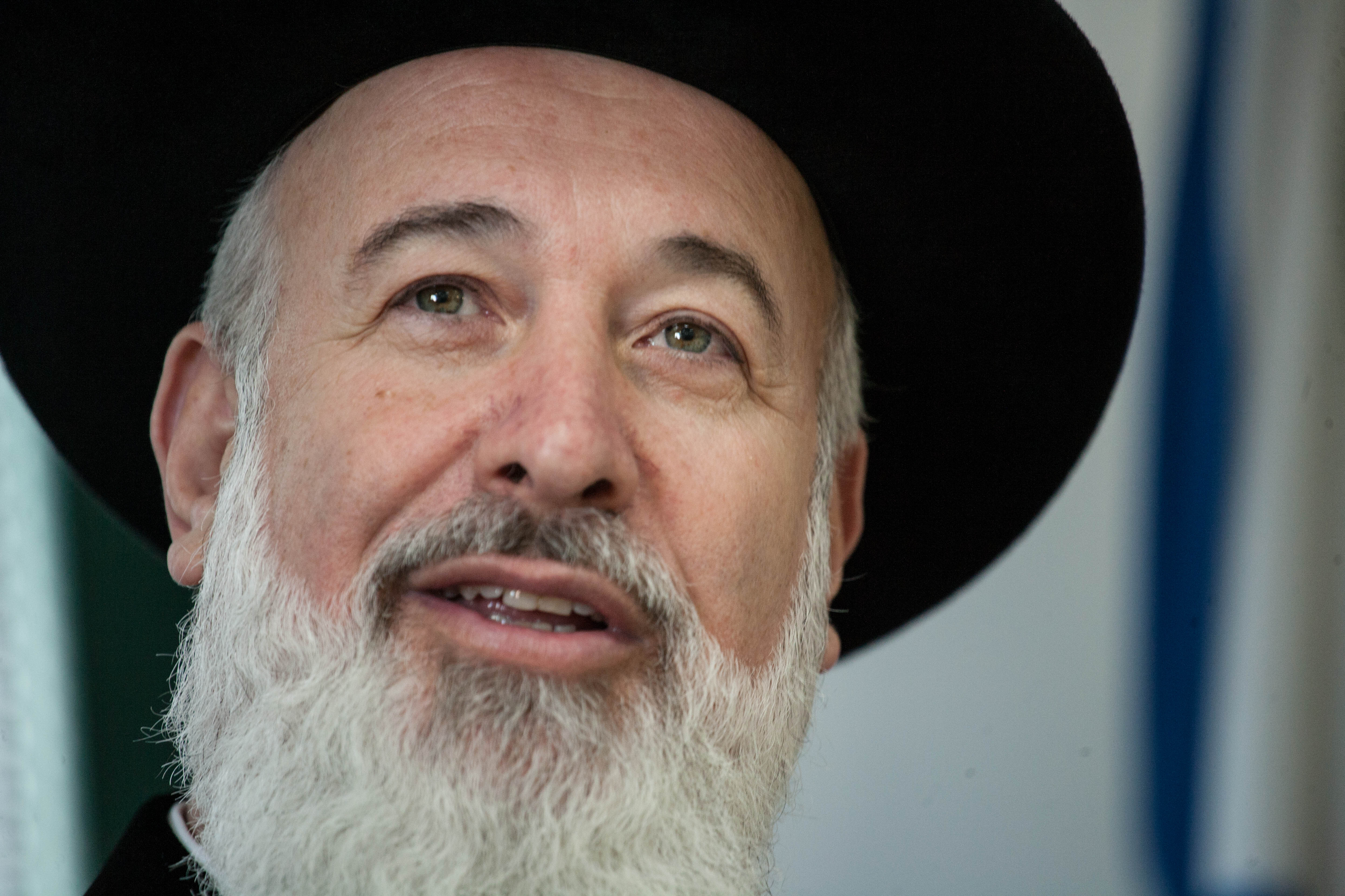 הרב מצגר זומן לשימוע לפני הגשת כתב אישום