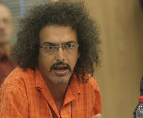 מימש את האיום: בנט תבע את דרור פויר במיליון שקל
