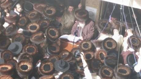 אלפים בלווית הבחור יצחק סאמט ז"ל. גלריה