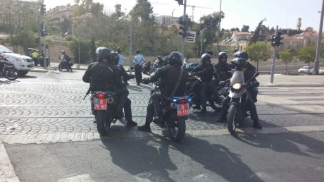 אלפים בלווית הבחור יצחק סאמט ז"ל. גלריה
