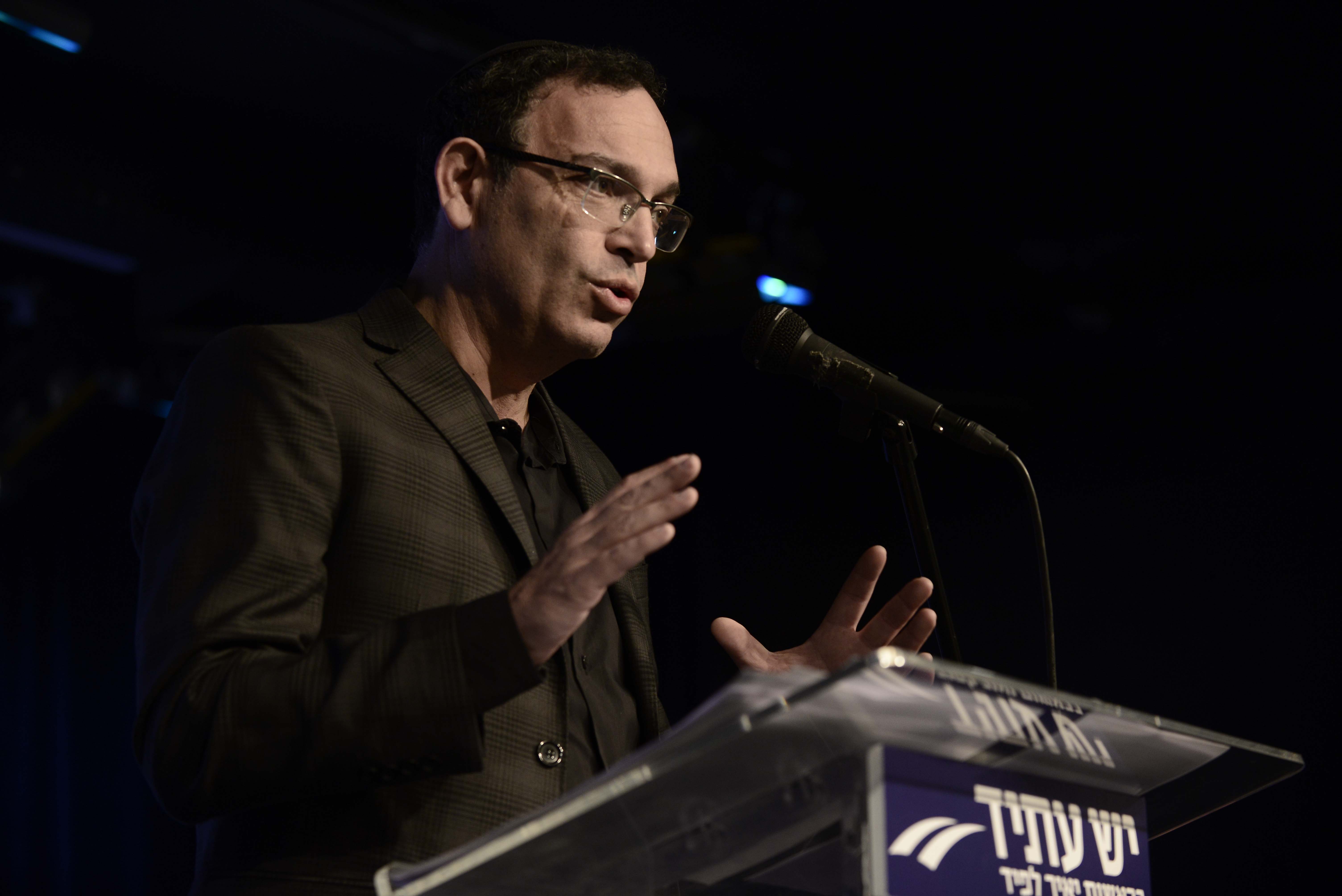 פירון נגד גפני: "עיקר תפקידו לשמר את העוני"