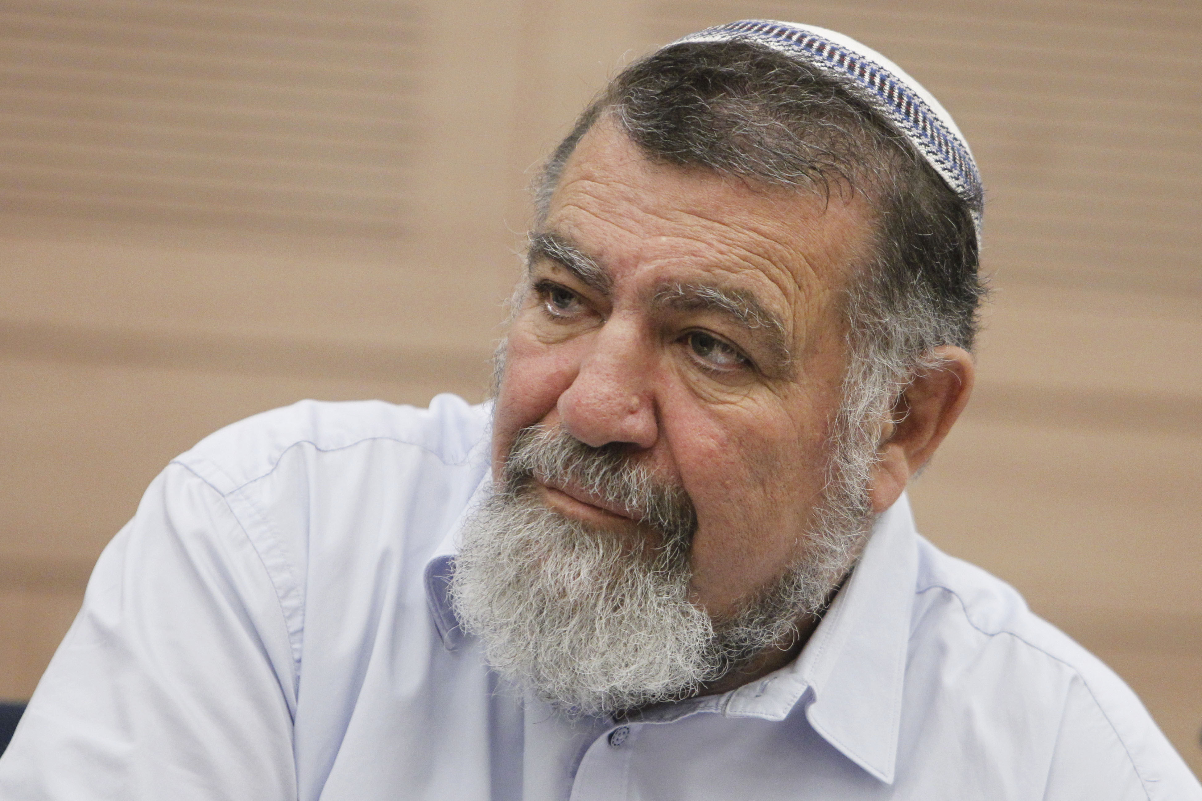 מסיקה: משעה את עצמי, אבל לא מתפטר