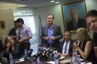הקרקס נודד לעבודה: כבל הביס את יחימוביץ'